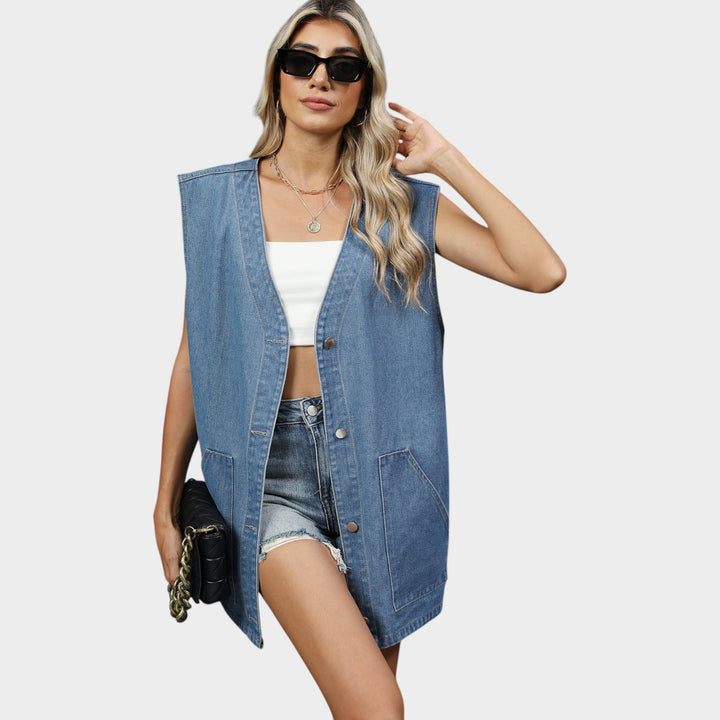 Denim Vest For Women With A Relaxed Cut And Practical Pockets