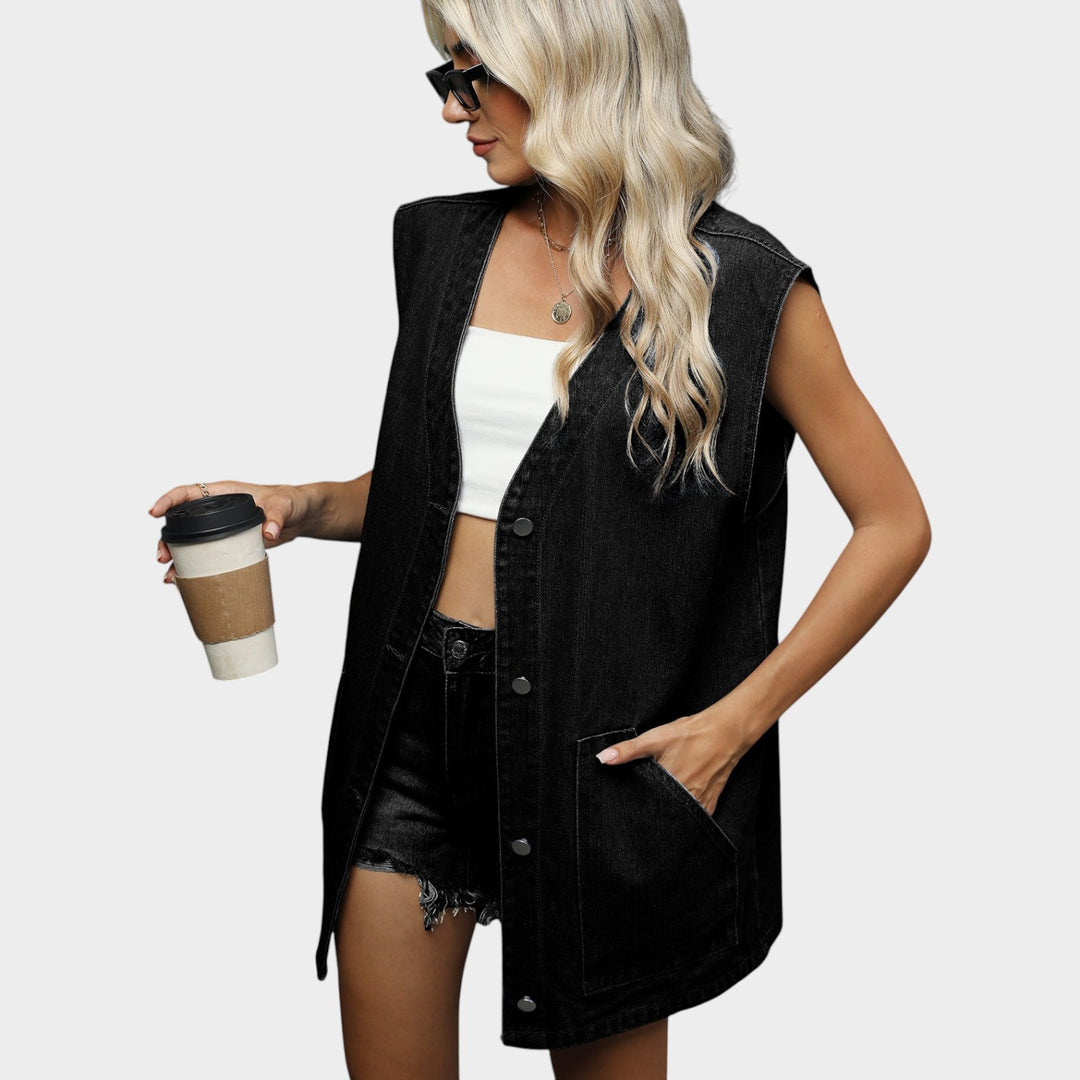 Denim Vest For Women With A Relaxed Cut And Practical Pockets