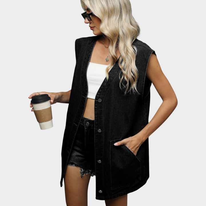 Denim Vest For Women With A Relaxed Cut And Practical Pockets